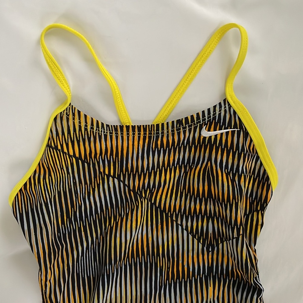 Nike women’s one piece swim suit